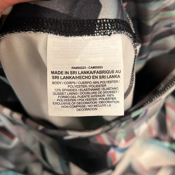 🔥NWOT Nike Abstract Pattern Leggings🔥 - Picture 9 of 9